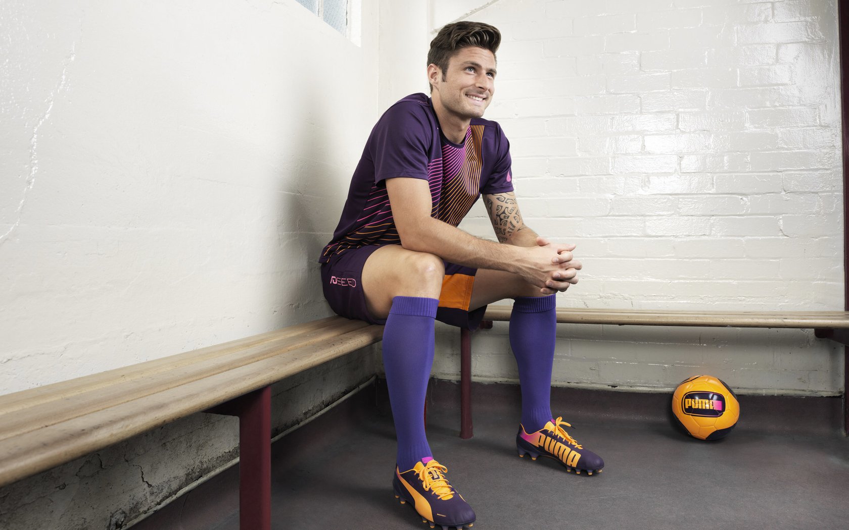 开云官网在线-爵士队客场取胜，主帅赞扬球员表现出色，爵士球队队员